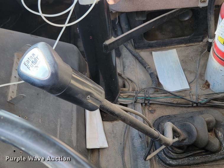 image for item ML9291 1991 International 2674  oil distributor truck