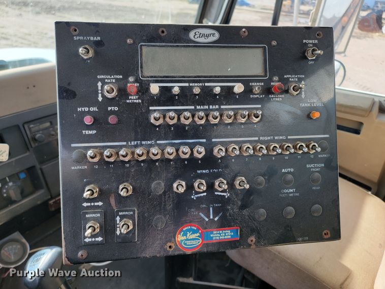 image for item ML9291 1991 International 2674  oil distributor truck