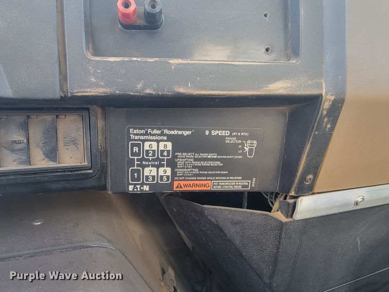 image for item ML9291 1991 International 2674  oil distributor truck