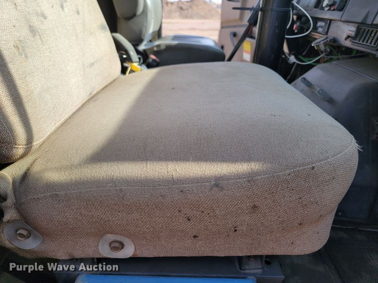 image for item ML9291 1991 International 2674  oil distributor truck