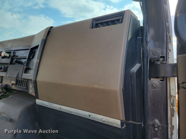 image for item ML9291 1991 International 2674  oil distributor truck