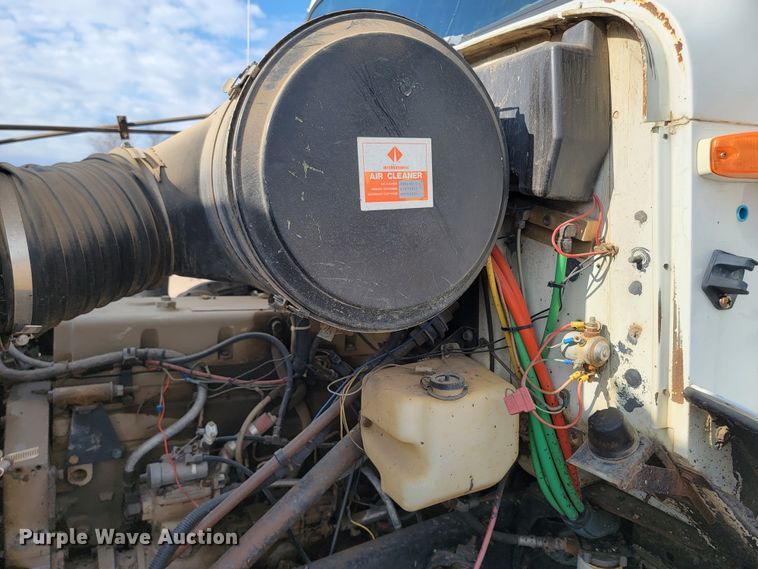 image for item ML9291 1991 International 2674  oil distributor truck