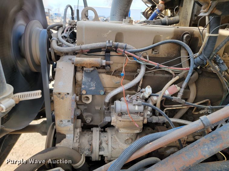 image for item ML9291 1991 International 2674  oil distributor truck