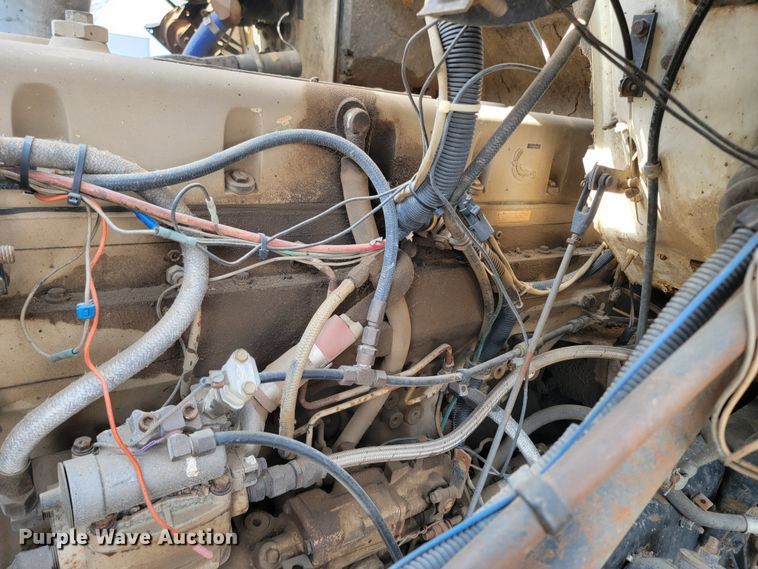 image for item ML9291 1991 International 2674  oil distributor truck