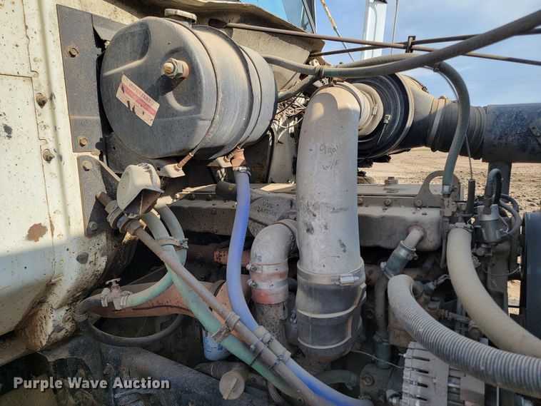 image for item ML9291 1991 International 2674  oil distributor truck