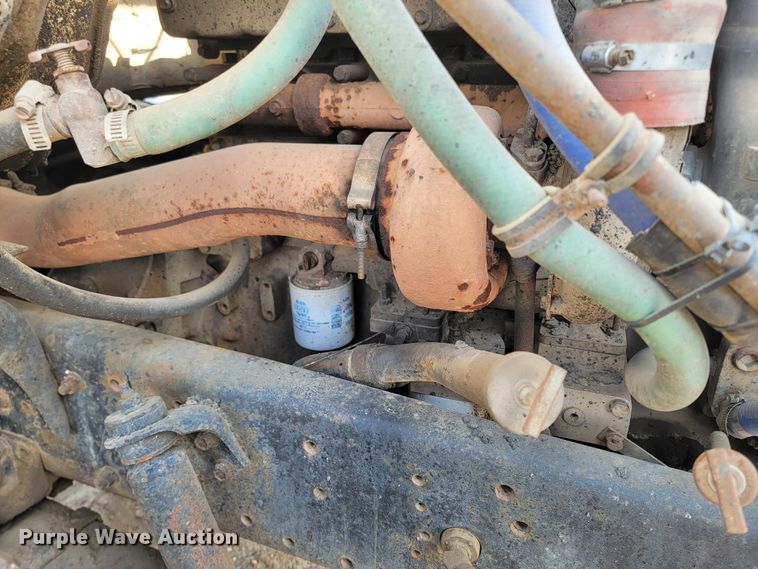 image for item ML9291 1991 International 2674  oil distributor truck