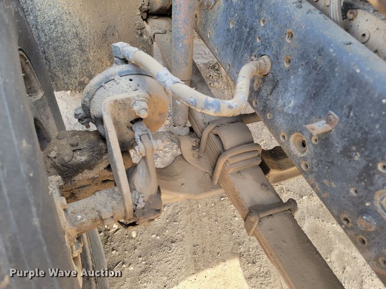 image for item ML9291 1991 International 2674  oil distributor truck