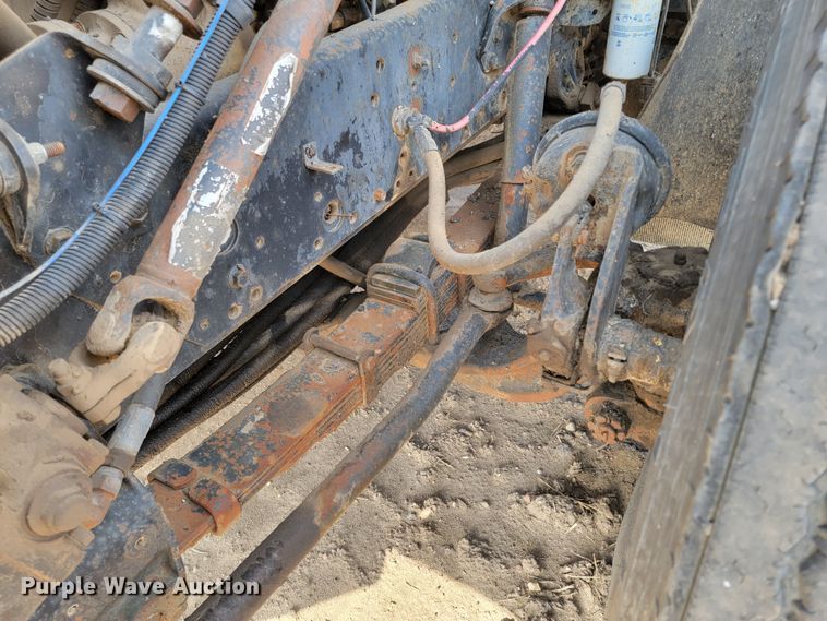 image for item ML9291 1991 International 2674  oil distributor truck