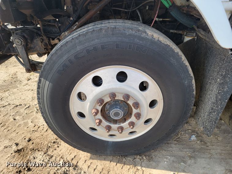 image for item ML9291 1991 International 2674  oil distributor truck