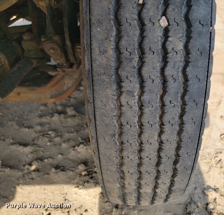 image for item ML9291 1991 International 2674  oil distributor truck