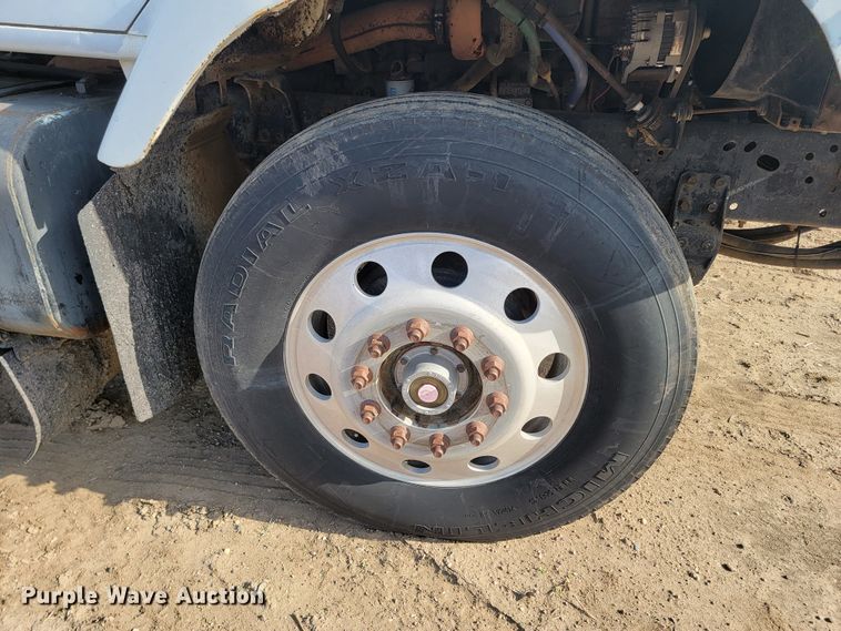 image for item ML9291 1991 International 2674  oil distributor truck