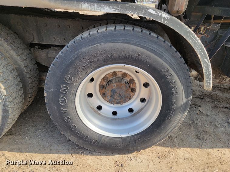 image for item ML9291 1991 International 2674  oil distributor truck