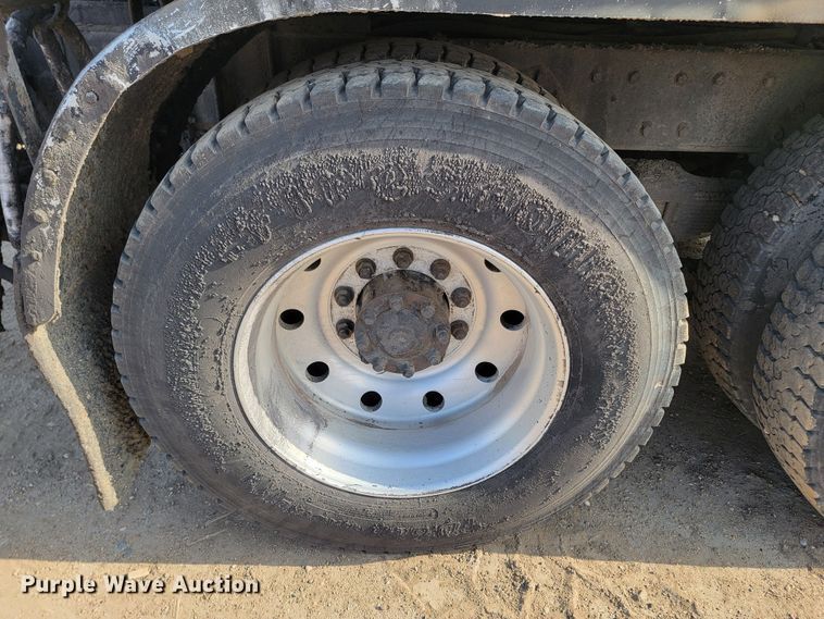 image for item ML9291 1991 International 2674  oil distributor truck