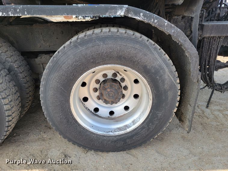 image for item ML9291 1991 International 2674  oil distributor truck