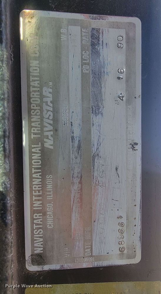 image for item ML9291 1991 International 2674  oil distributor truck