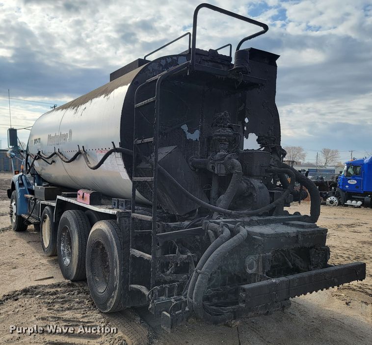 image for item ML9292 1999  Sterling LT9501  oil distributor truck