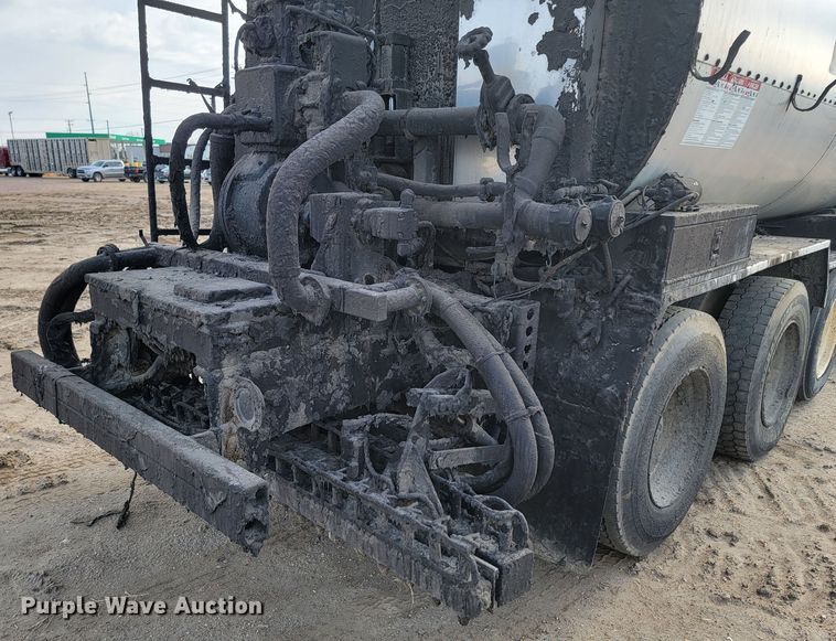 image for item ML9292 1999  Sterling LT9501  oil distributor truck