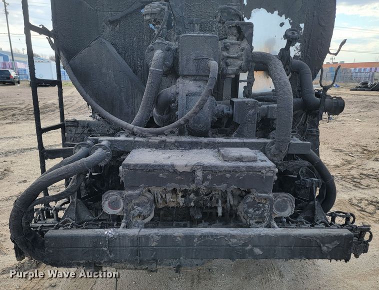 image for item ML9292 1999  Sterling LT9501  oil distributor truck