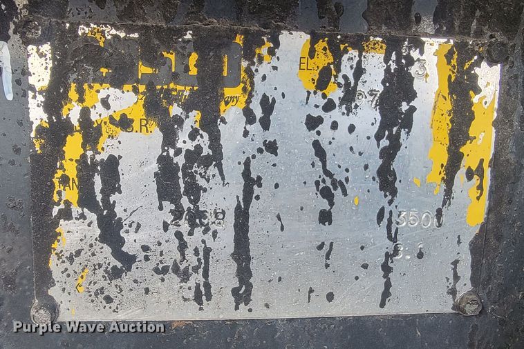 image for item ML9292 1999  Sterling LT9501  oil distributor truck