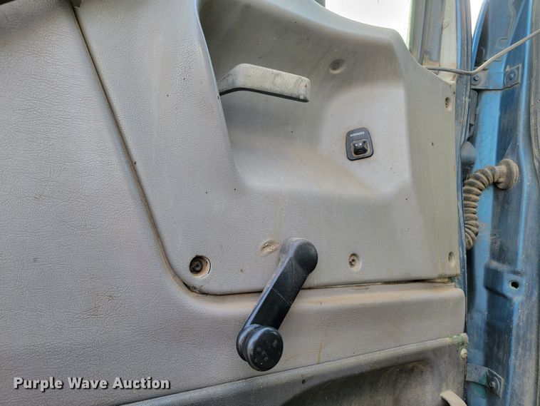 image for item ML9292 1999  Sterling LT9501  oil distributor truck