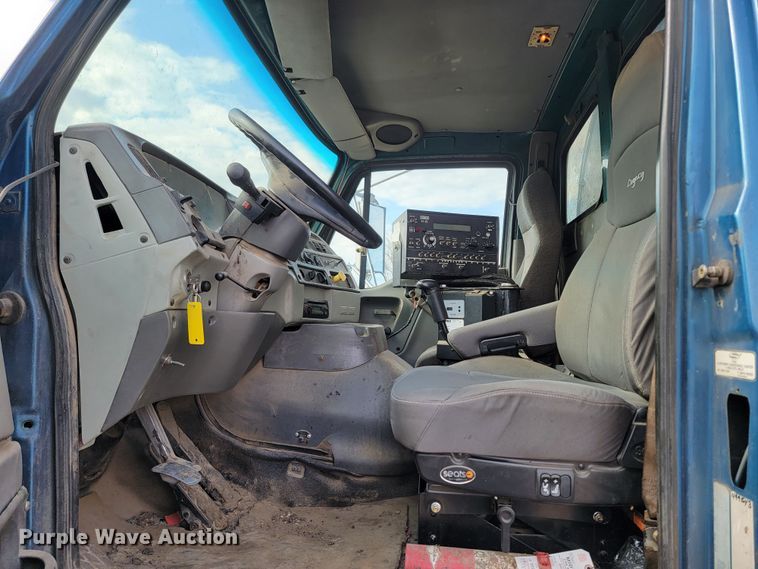 image for item ML9292 1999  Sterling LT9501  oil distributor truck