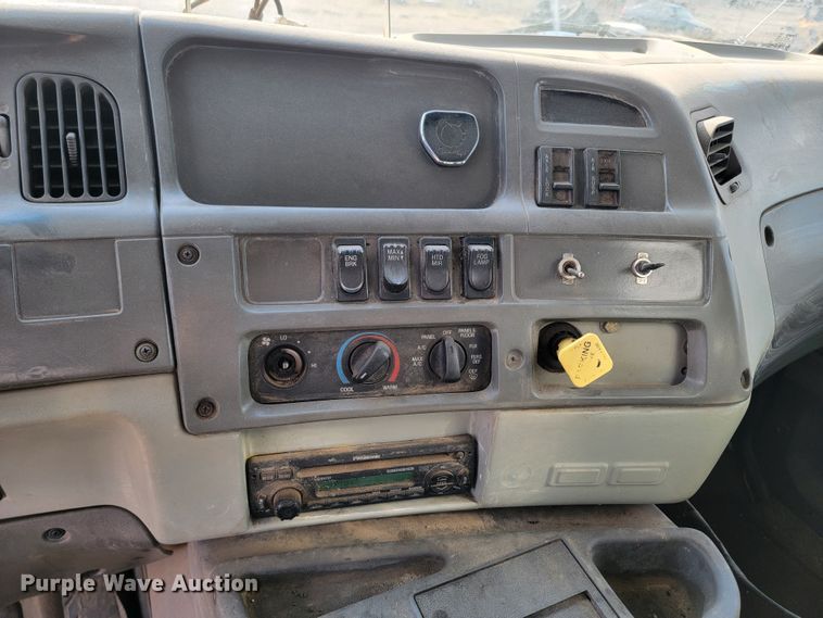 image for item ML9292 1999  Sterling LT9501  oil distributor truck