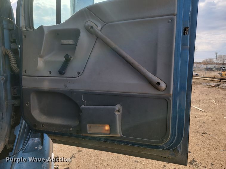 image for item ML9292 1999  Sterling LT9501  oil distributor truck