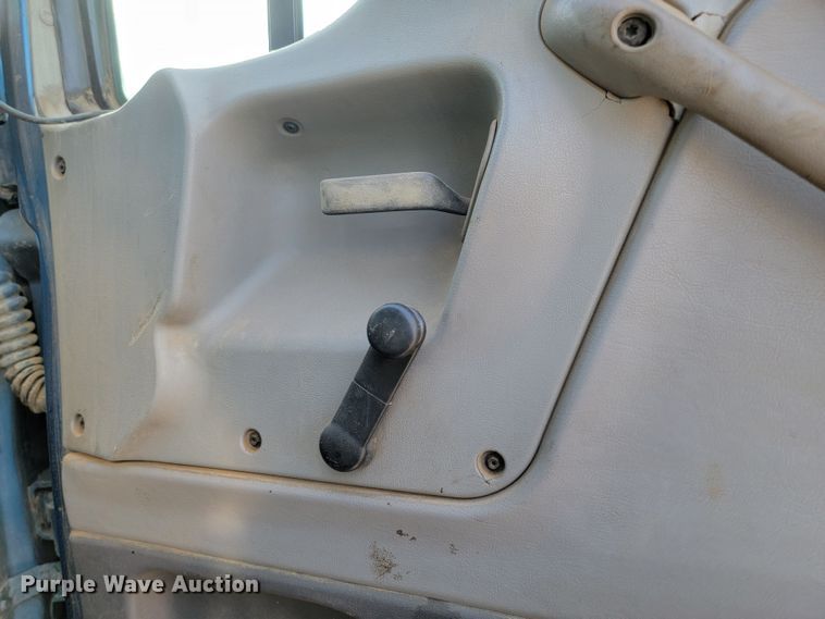 image for item ML9292 1999  Sterling LT9501  oil distributor truck