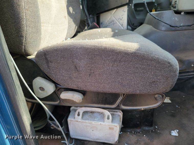 image for item ML9292 1999  Sterling LT9501  oil distributor truck