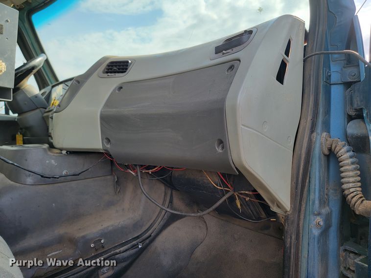 image for item ML9292 1999  Sterling LT9501  oil distributor truck