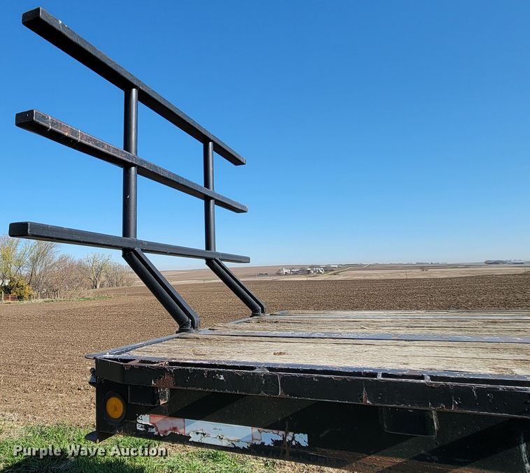 image for item ML9310 2003 Neville  drop deck equipment trailer