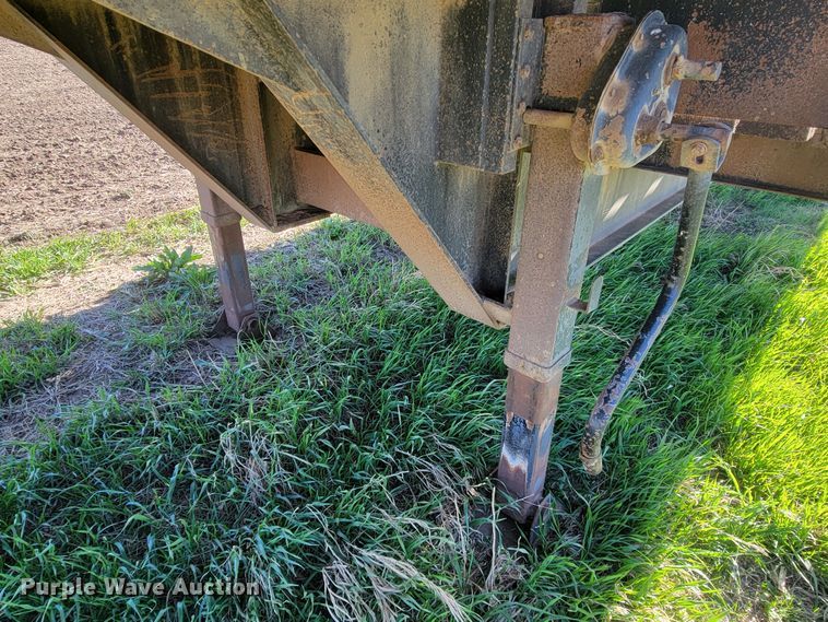 image for item ML9310 2003 Neville  drop deck equipment trailer