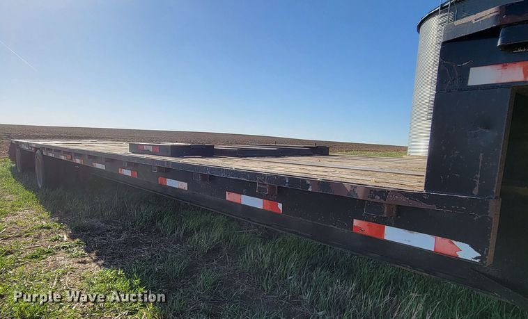 image for item ML9310 2003 Neville  drop deck equipment trailer