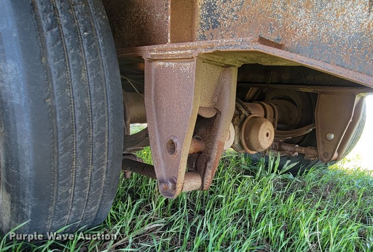 image for item ML9310 2003 Neville  drop deck equipment trailer