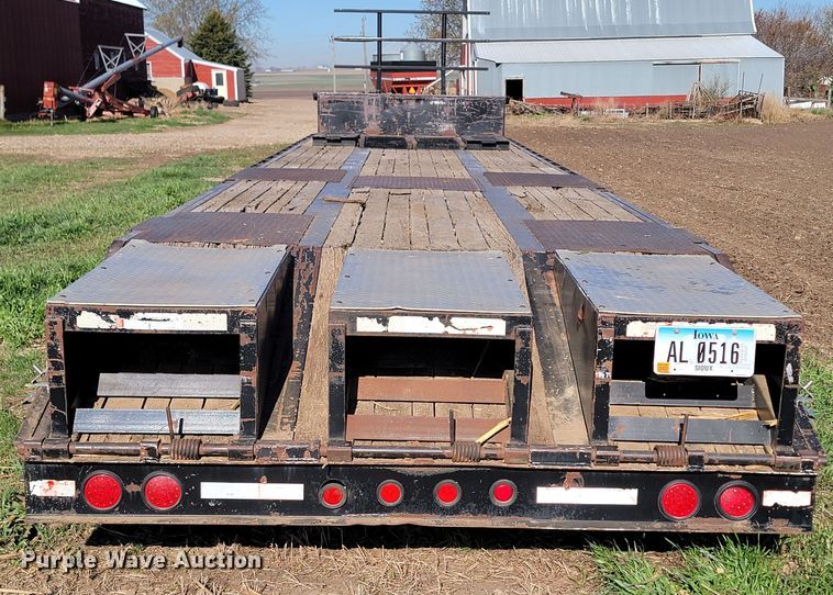 image for item ML9310 2003 Neville  drop deck equipment trailer