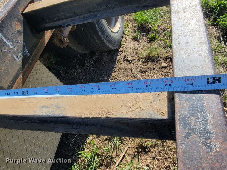 image for item ML9310 2003 Neville  drop deck equipment trailer