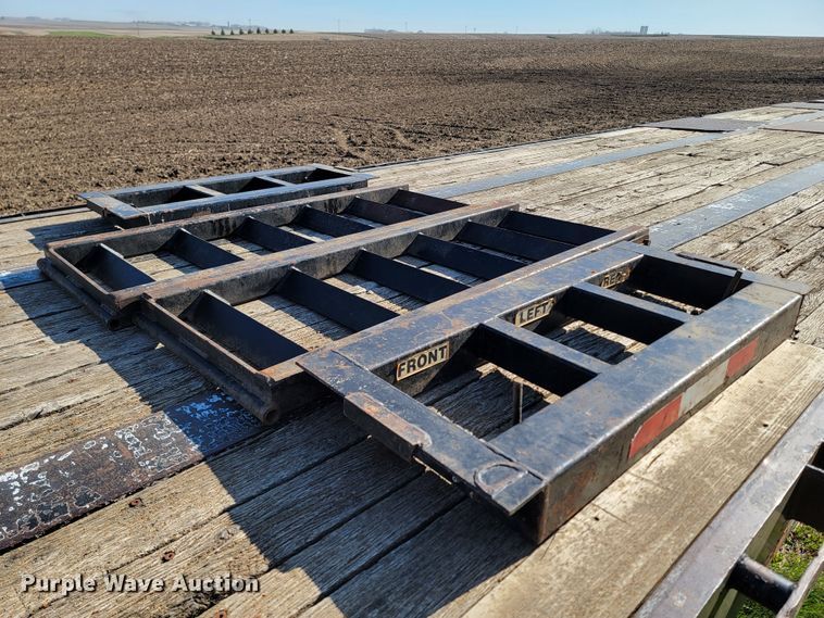 image for item ML9310 2003 Neville  drop deck equipment trailer