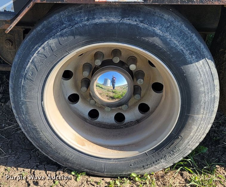 image for item ML9310 2003 Neville  drop deck equipment trailer