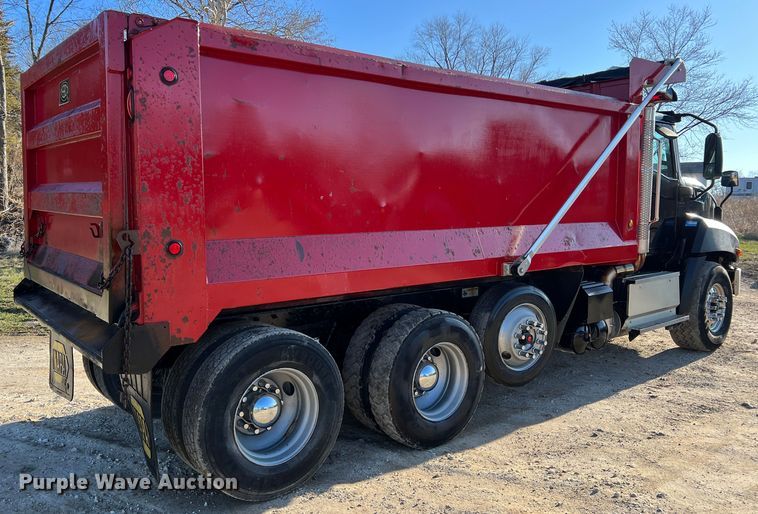 image for item MM9278 2015 Caterpillar CT660  dump truck