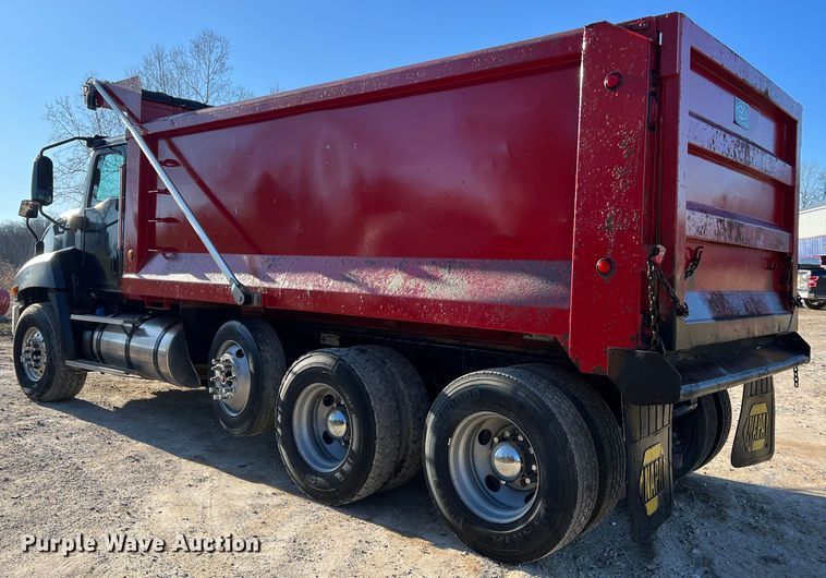 image for item MM9278 2015 Caterpillar CT660  dump truck