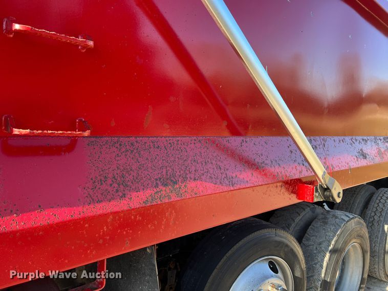 image for item MM9278 2015 Caterpillar CT660  dump truck