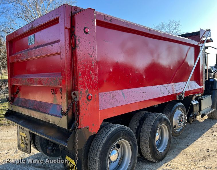 image for item MM9278 2015 Caterpillar CT660  dump truck