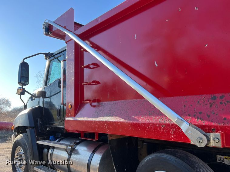 image for item MM9278 2015 Caterpillar CT660  dump truck