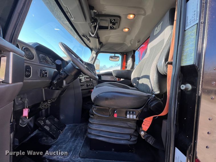 image for item MM9278 2015 Caterpillar CT660  dump truck