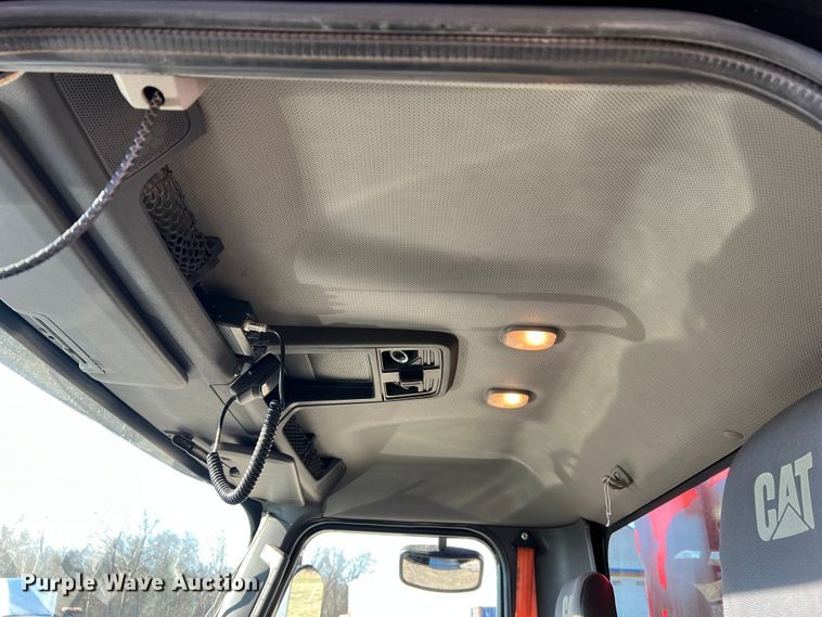 image for item MM9278 2015 Caterpillar CT660  dump truck