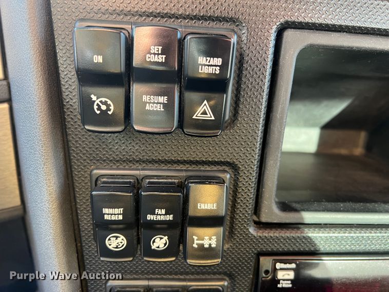 image for item MM9278 2015 Caterpillar CT660  dump truck