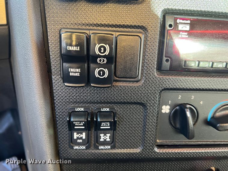 image for item MM9278 2015 Caterpillar CT660  dump truck