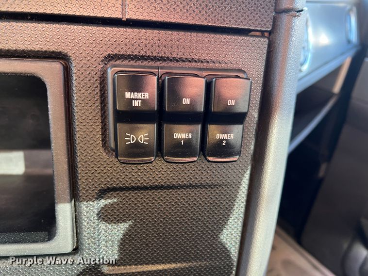 image for item MM9278 2015 Caterpillar CT660  dump truck