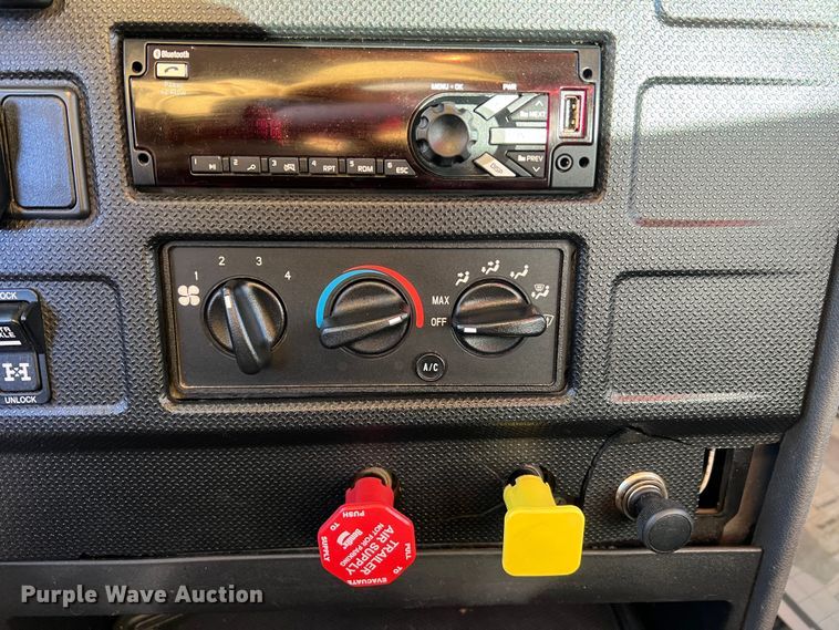 image for item MM9278 2015 Caterpillar CT660  dump truck