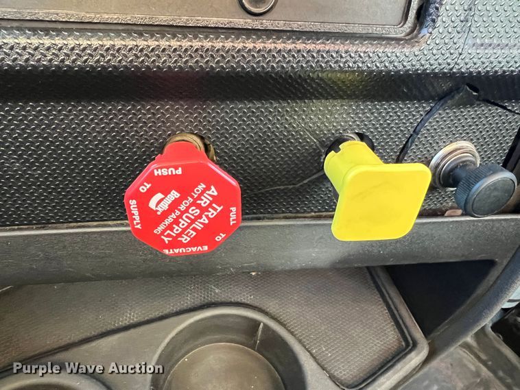 image for item MM9278 2015 Caterpillar CT660  dump truck